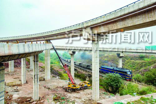 正在建設中的城西馬屋基立交。 記者 牟科 攝